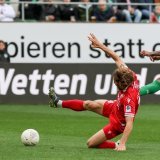 Willem Geubbels (St-Gall) trompe la vigilance de la défense valaisanne pour marquer le seul but du match